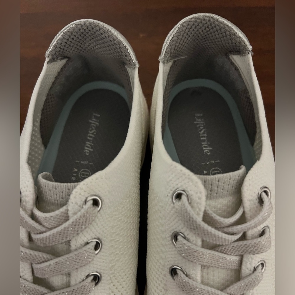 NWOT Bzees LifeStride Women's VIP size 7.5 shite with silver accents lightweight - Picture 10 of 11